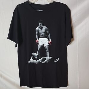 MOHAMID ALI Black Graphic T-Shirt SIZE M LIKE NEE